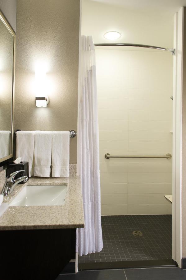 Holiday Inn Express And Suites Madison Central By Ihg Eksteriør billede