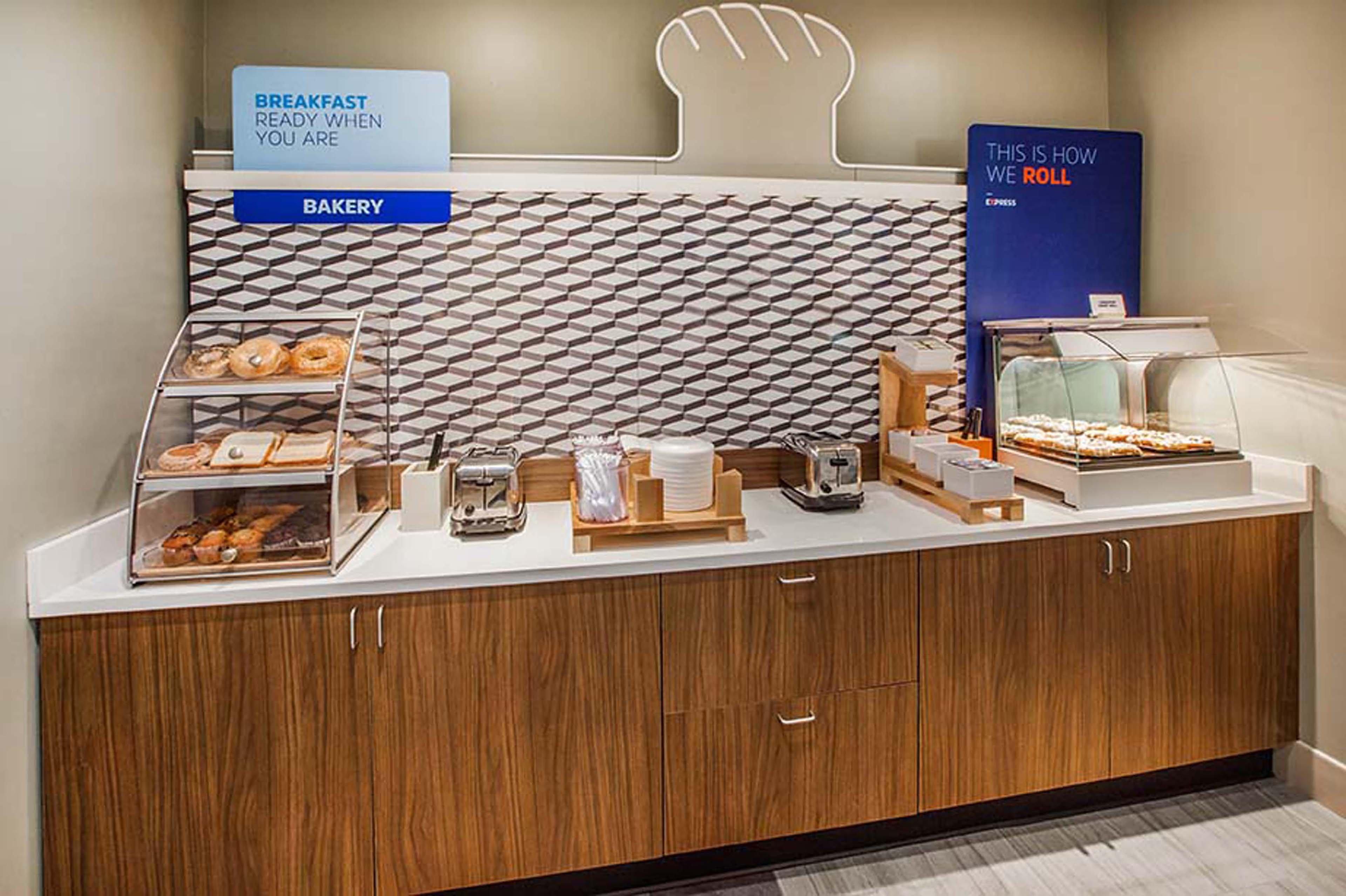 Holiday Inn Express And Suites Madison Central By Ihg Eksteriør billede