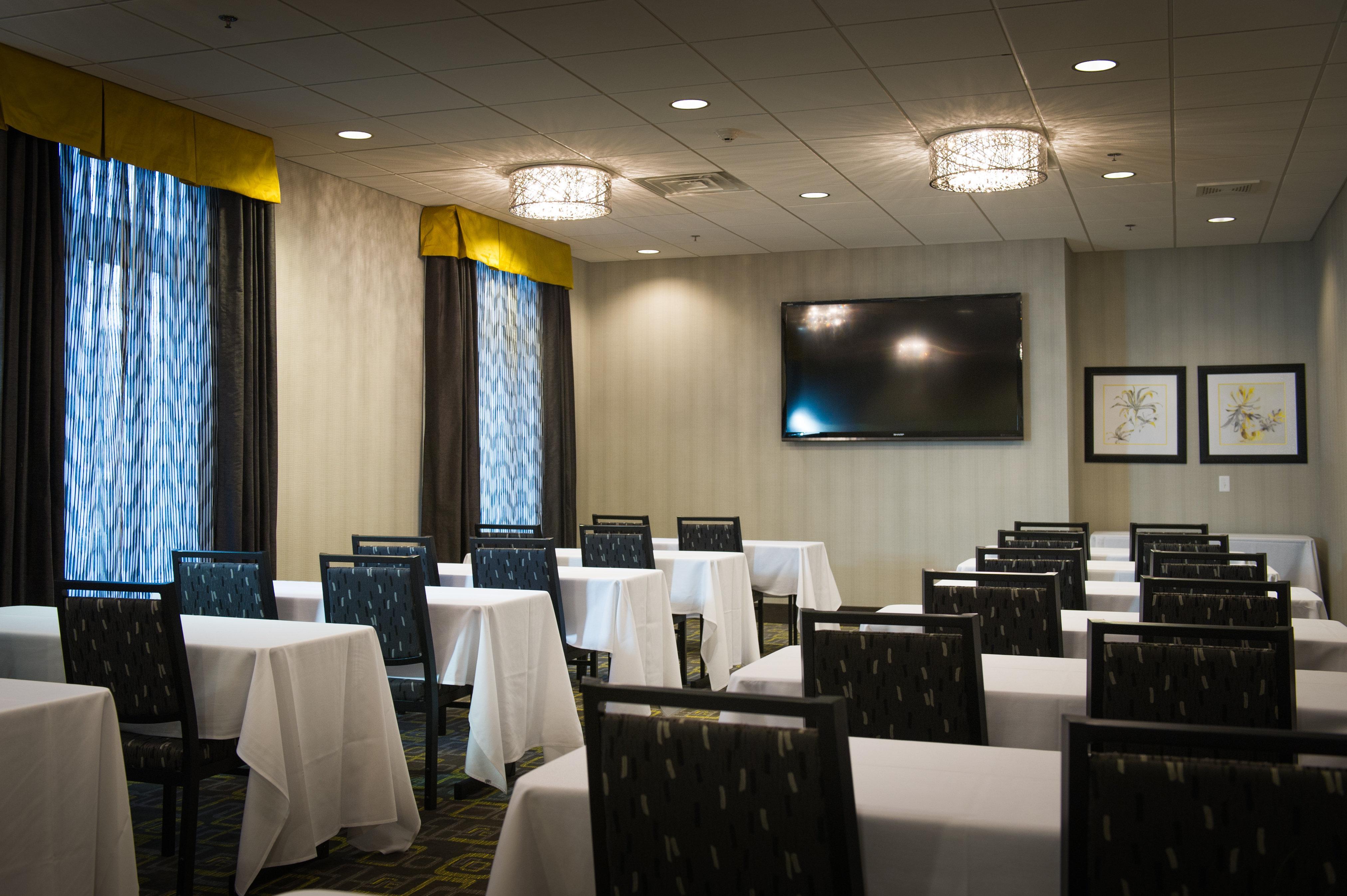 Holiday Inn Express And Suites Madison Central By Ihg Eksteriør billede
