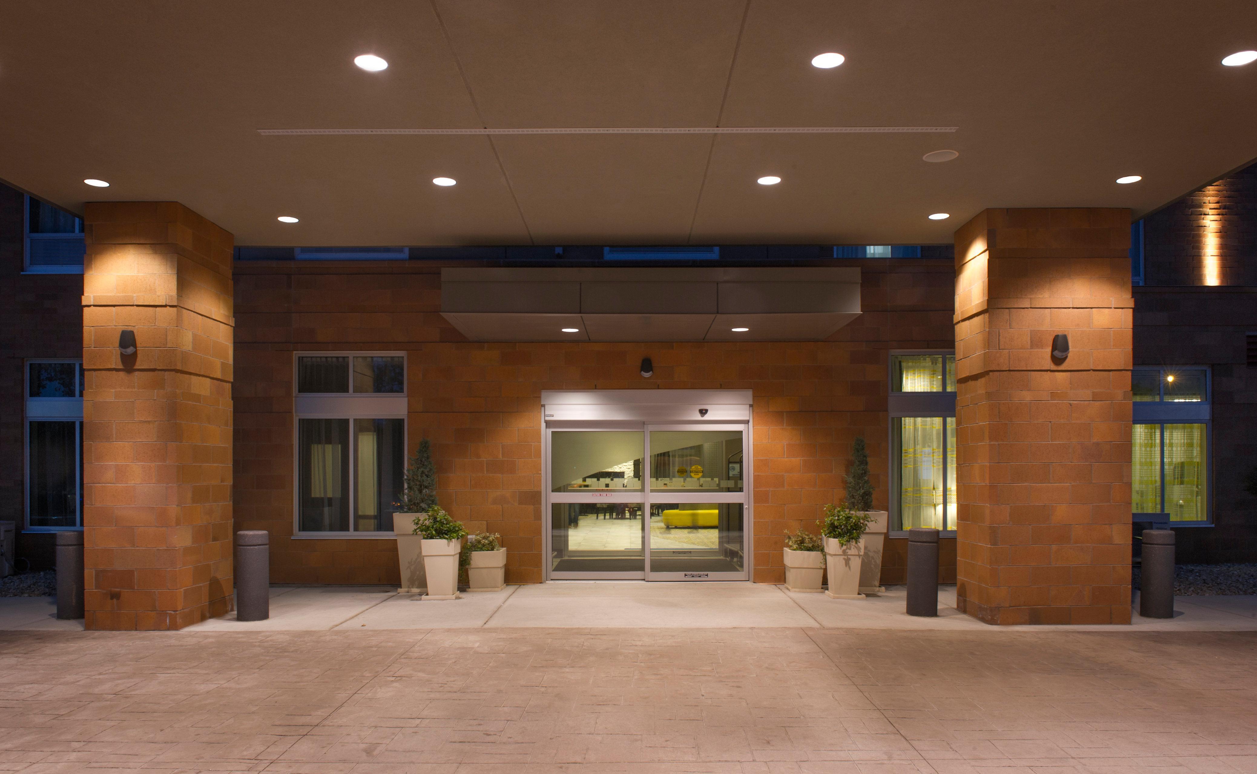 Holiday Inn Express And Suites Madison Central By Ihg Eksteriør billede